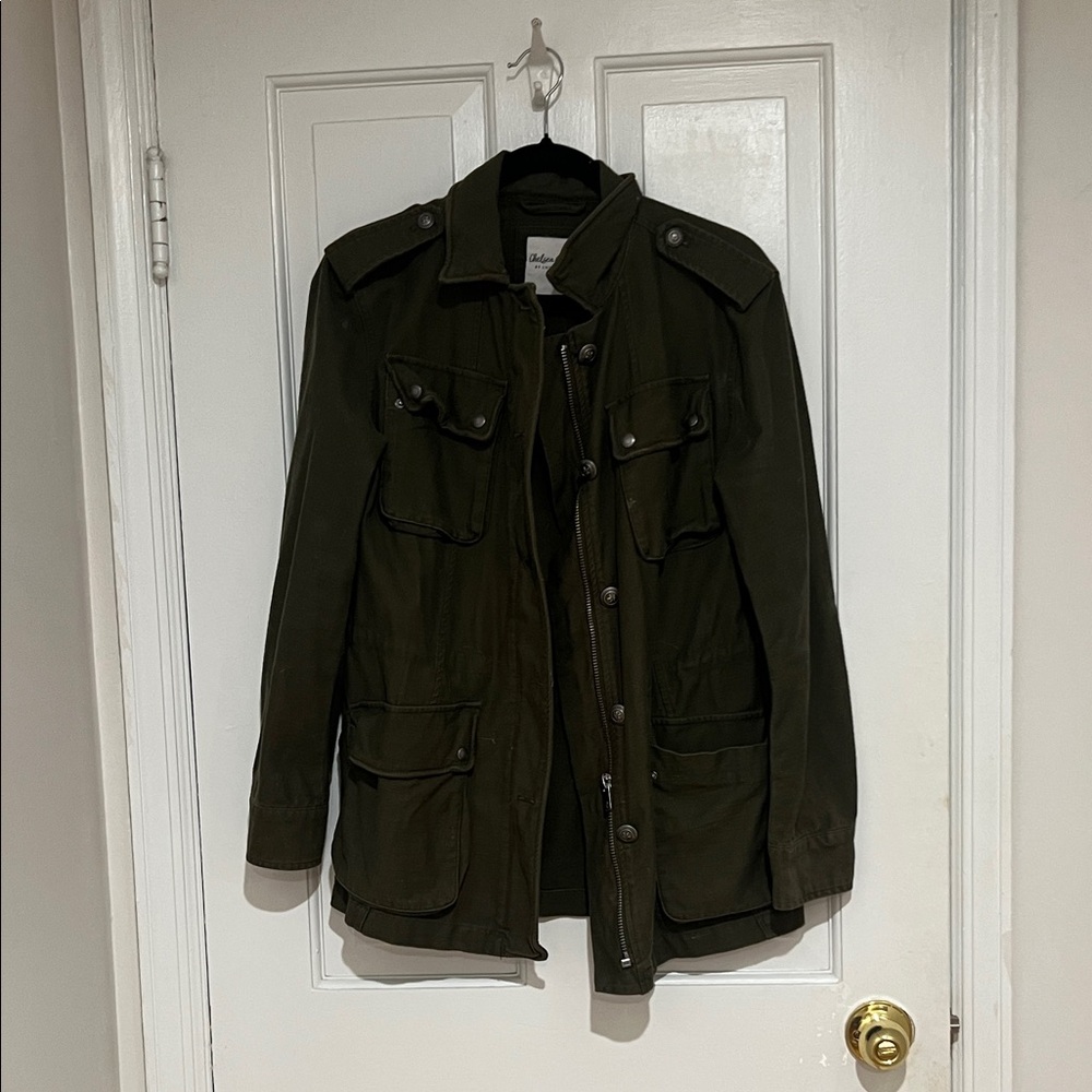 Olive Green Utility Jacket with Structured Design and Mid-Hip Length